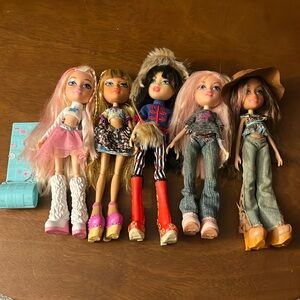 Bratz dolls in good condition for sale!!